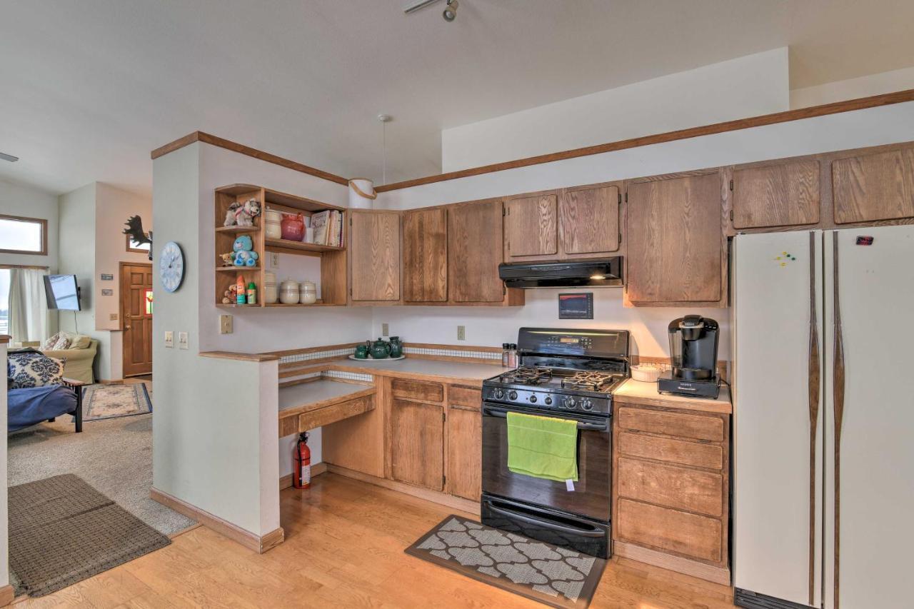 Spacious Family Home With Deck And Million-Dollar View Anchorage Exterior photo
