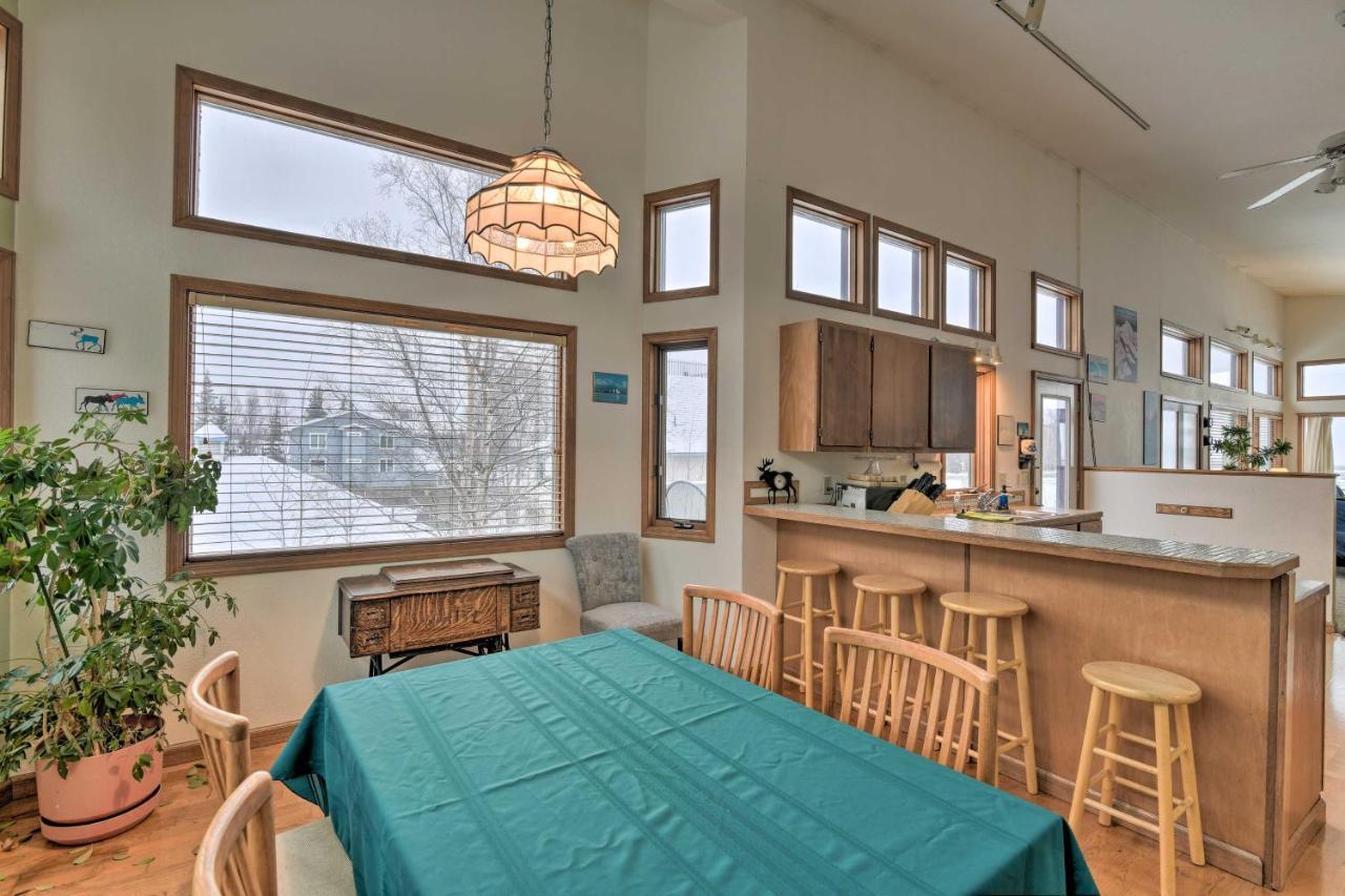 Spacious Family Home With Deck And Million-Dollar View Anchorage Exterior photo