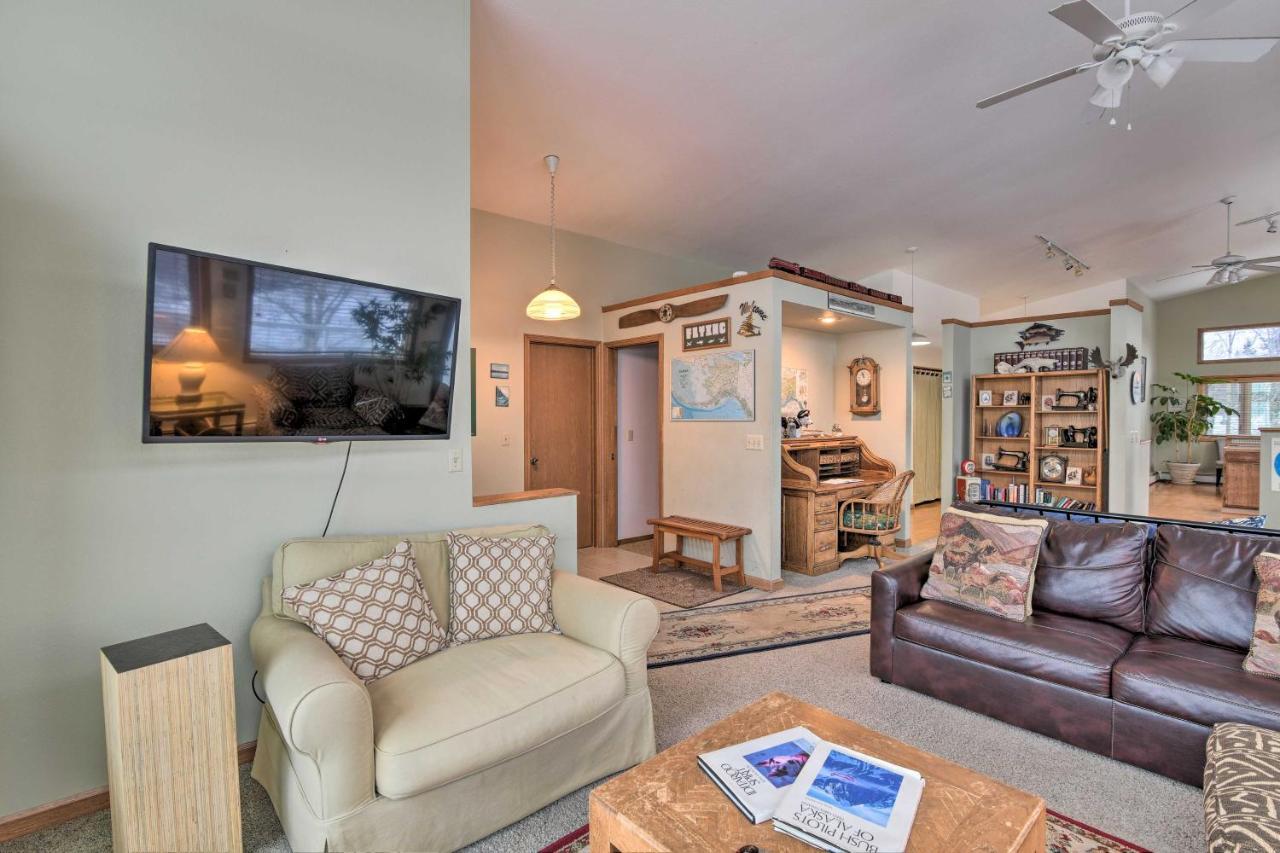 Spacious Family Home With Deck And Million-Dollar View Anchorage Exterior photo