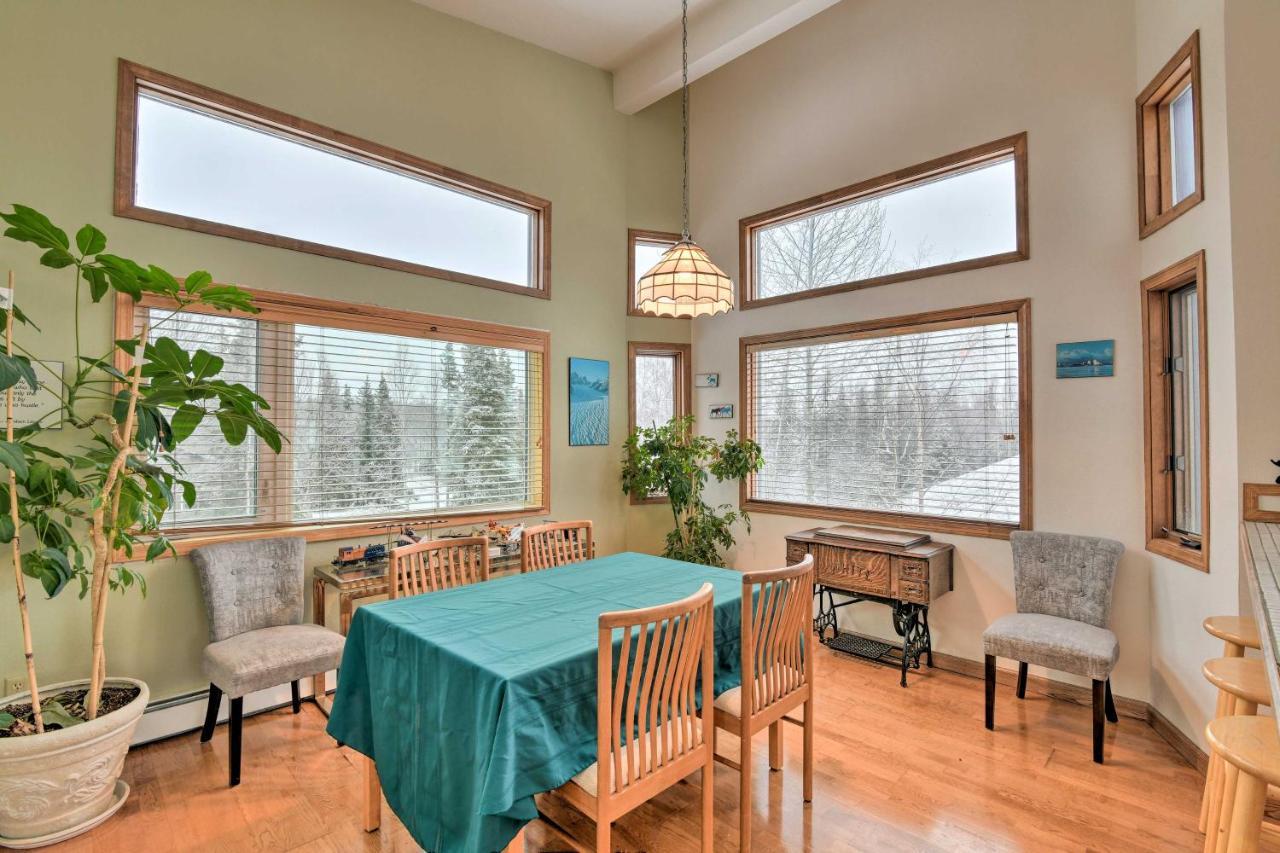 Spacious Family Home With Deck And Million-Dollar View Anchorage Exterior photo