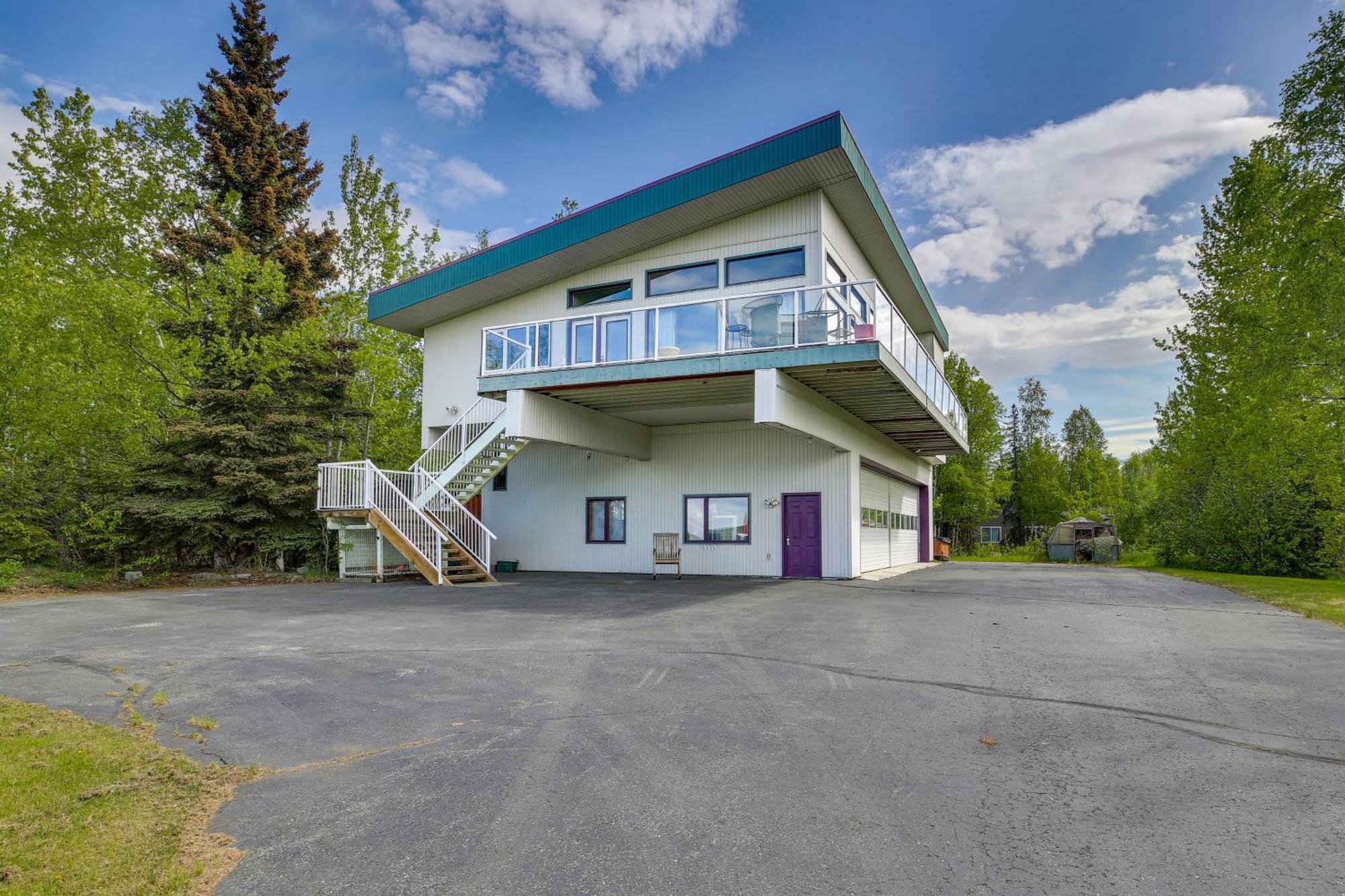 Spacious Family Home With Deck And Million-Dollar View Anchorage Exterior photo