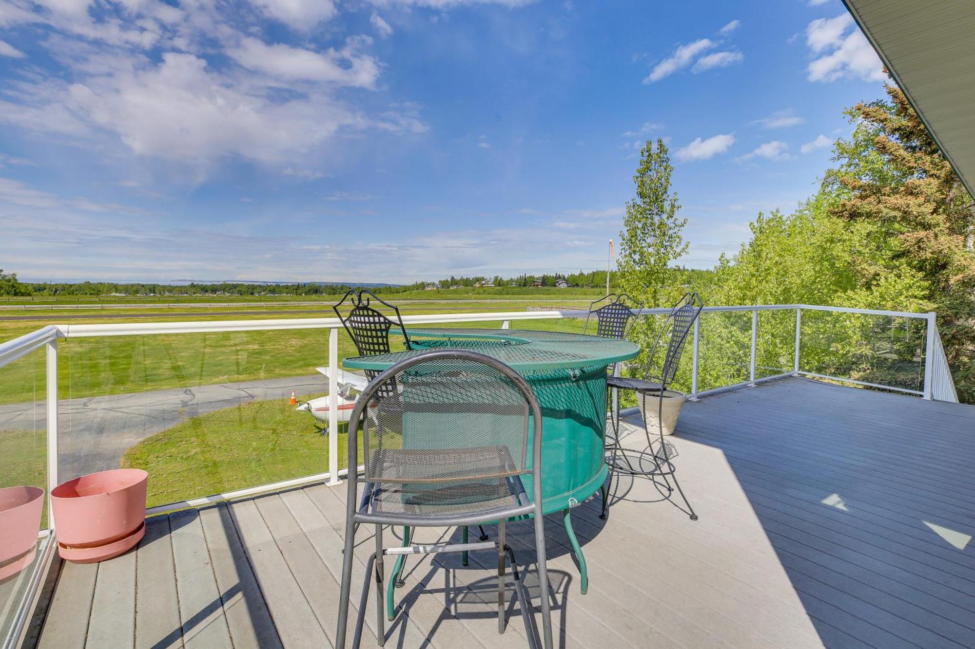 Spacious Family Home With Deck And Million-Dollar View Anchorage Exterior photo