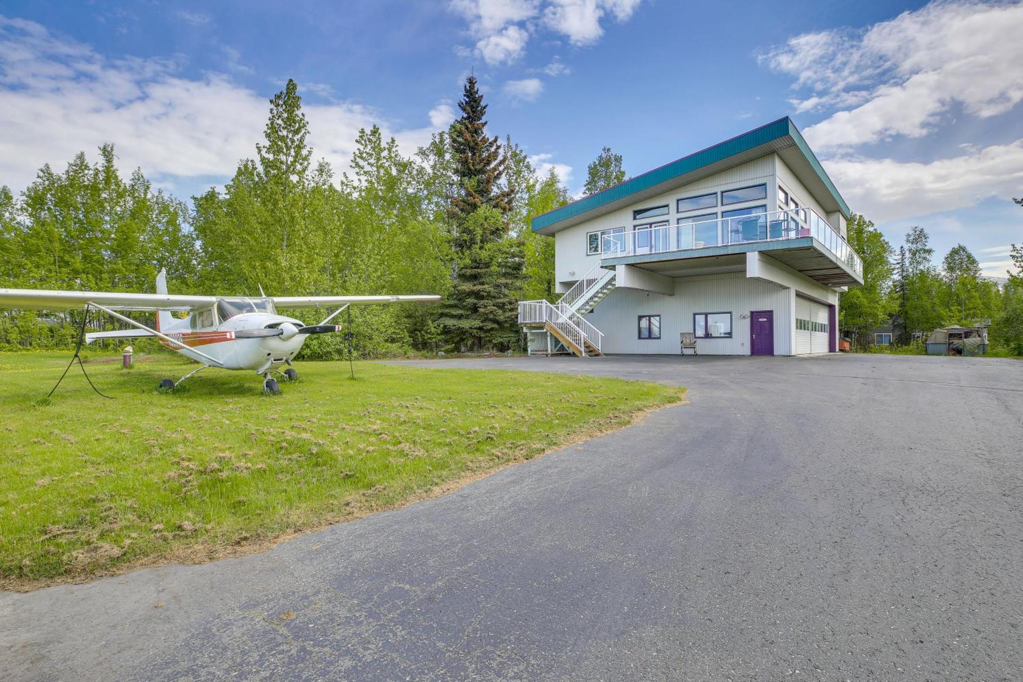 Spacious Family Home With Deck And Million-Dollar View Anchorage Exterior photo